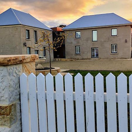 Triabunna Barracks Bed and Breakfast Exteriör bild